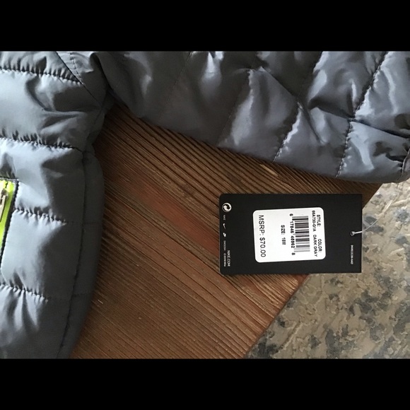 SOLD!! Synthetic Fill boys winter coat - Picture 6 of 8